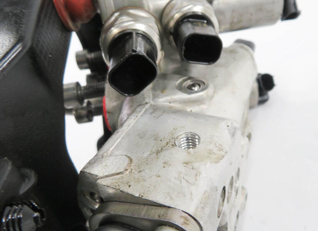 Thumbnail 7: 2011 BMW 550i (F10) 4.4L TWIN TURBO ENGINE - DYNAMIC DRIVE HYDRAULIC VALVE BLOCK