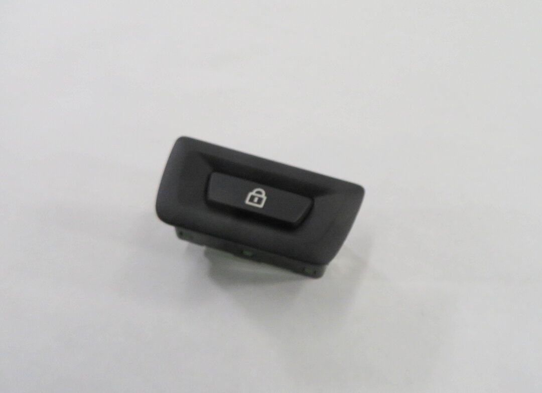Thumbnail 1: 2011 BMW 550i (F10) TRUNK LOCK SWITCH BUTTON