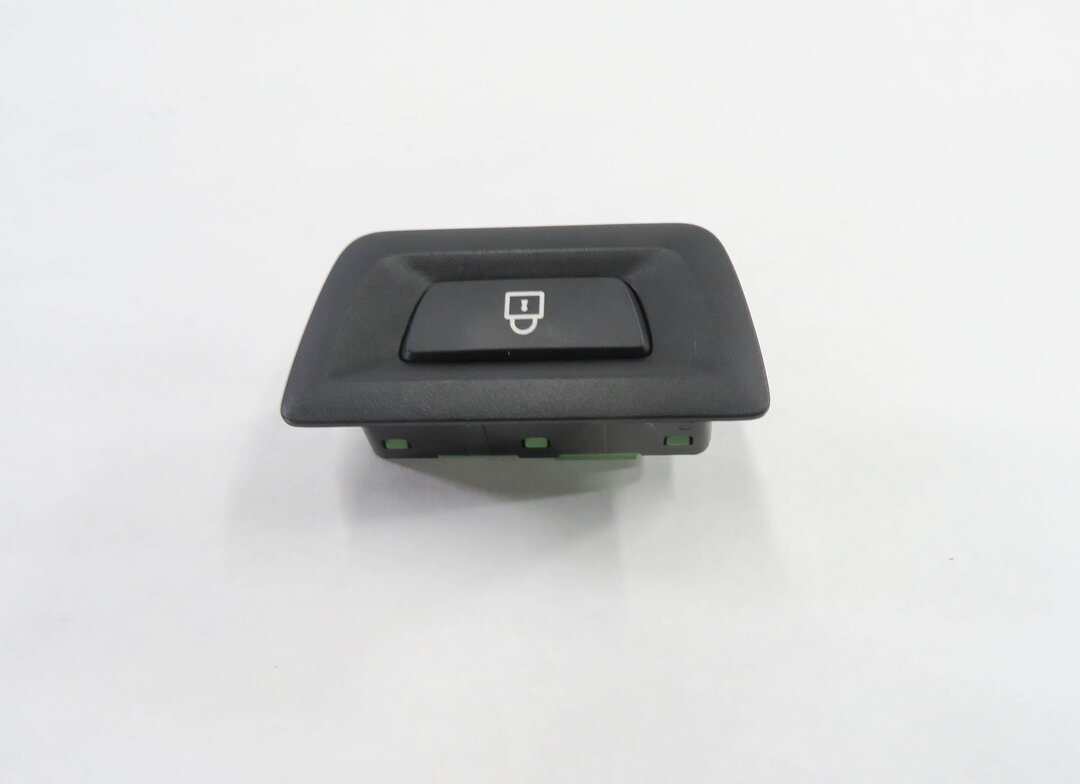 Thumbnail 5: 2011 BMW 550i (F10) TRUNK LOCK SWITCH BUTTON