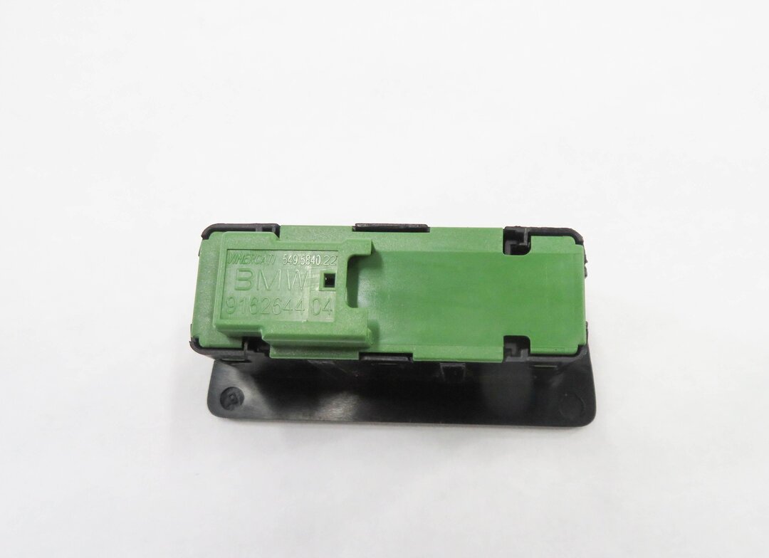 Thumbnail 6: 2011 BMW 550i (F10) TRUNK LOCK SWITCH BUTTON