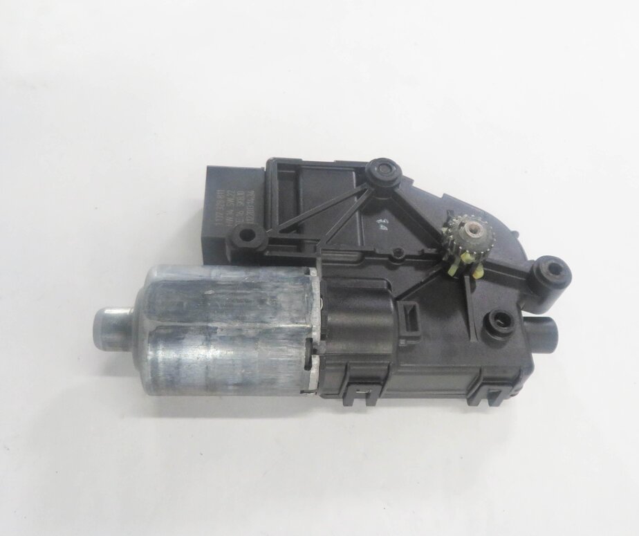 Thumbnail 2: 2007-2014 AUDI Q7 (4L) POWER SUNROOF / WINDOW SHADE ADJUSTMENT ADJUST MOTOR