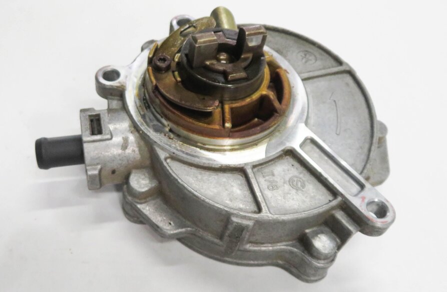 Thumbnail 4: 2014 AUDI Q7 (4L) 3.0L CTW SUPERCHARGED ENGINE - BRAKE VACUUM PUMP