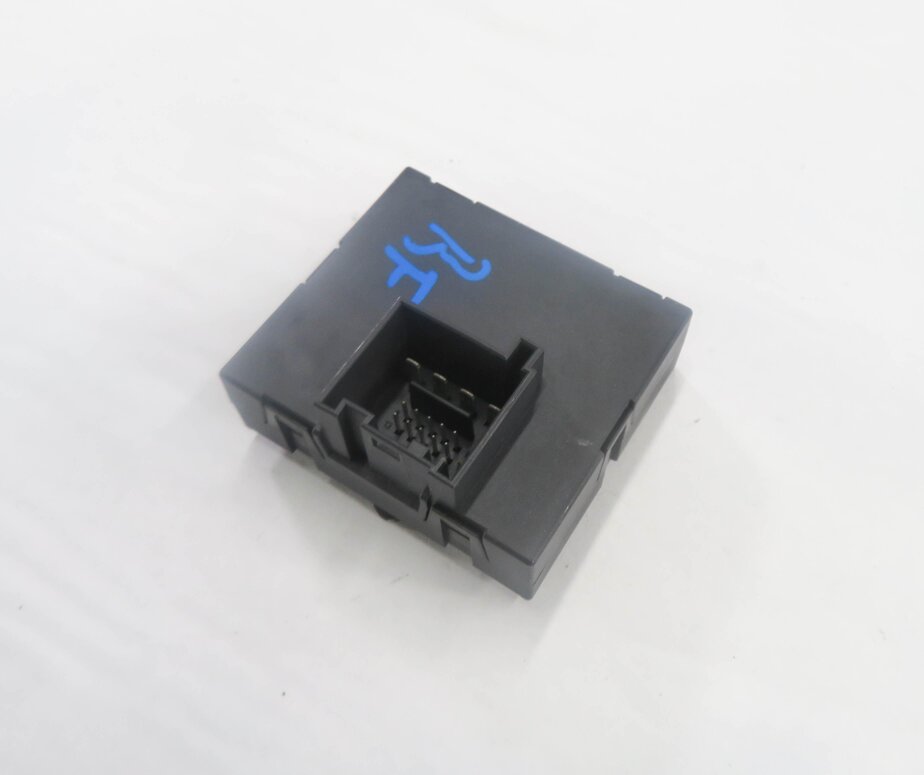 Thumbnail 2: 2013-2015 AUDI Q7 (4L) FRONT DRIVER / PASSENGER - SEAT CLIMATE CONTROL MODULE