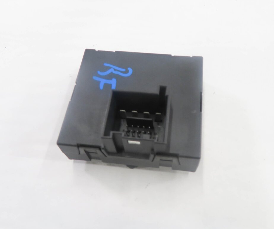 Thumbnail 3: 2013-2015 AUDI Q7 (4L) FRONT DRIVER / PASSENGER - SEAT CLIMATE CONTROL MODULE
