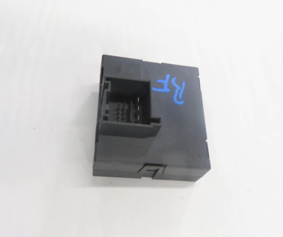 Thumbnail 4: 2013-2015 AUDI Q7 (4L) FRONT DRIVER / PASSENGER - SEAT CLIMATE CONTROL MODULE