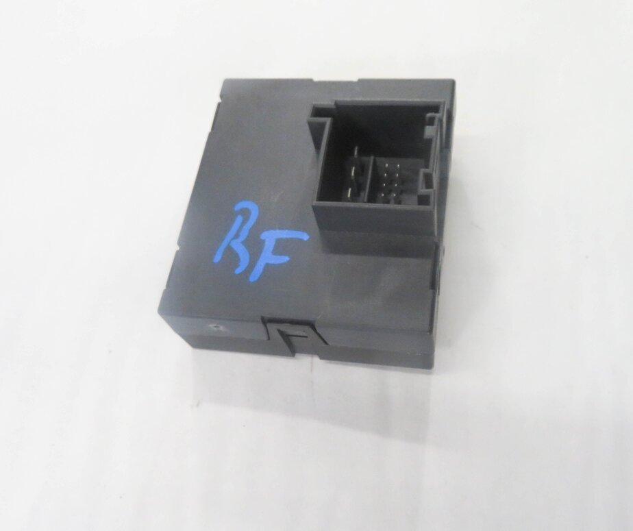 Thumbnail 5: 2013-2015 AUDI Q7 (4L) FRONT DRIVER / PASSENGER - SEAT CLIMATE CONTROL MODULE