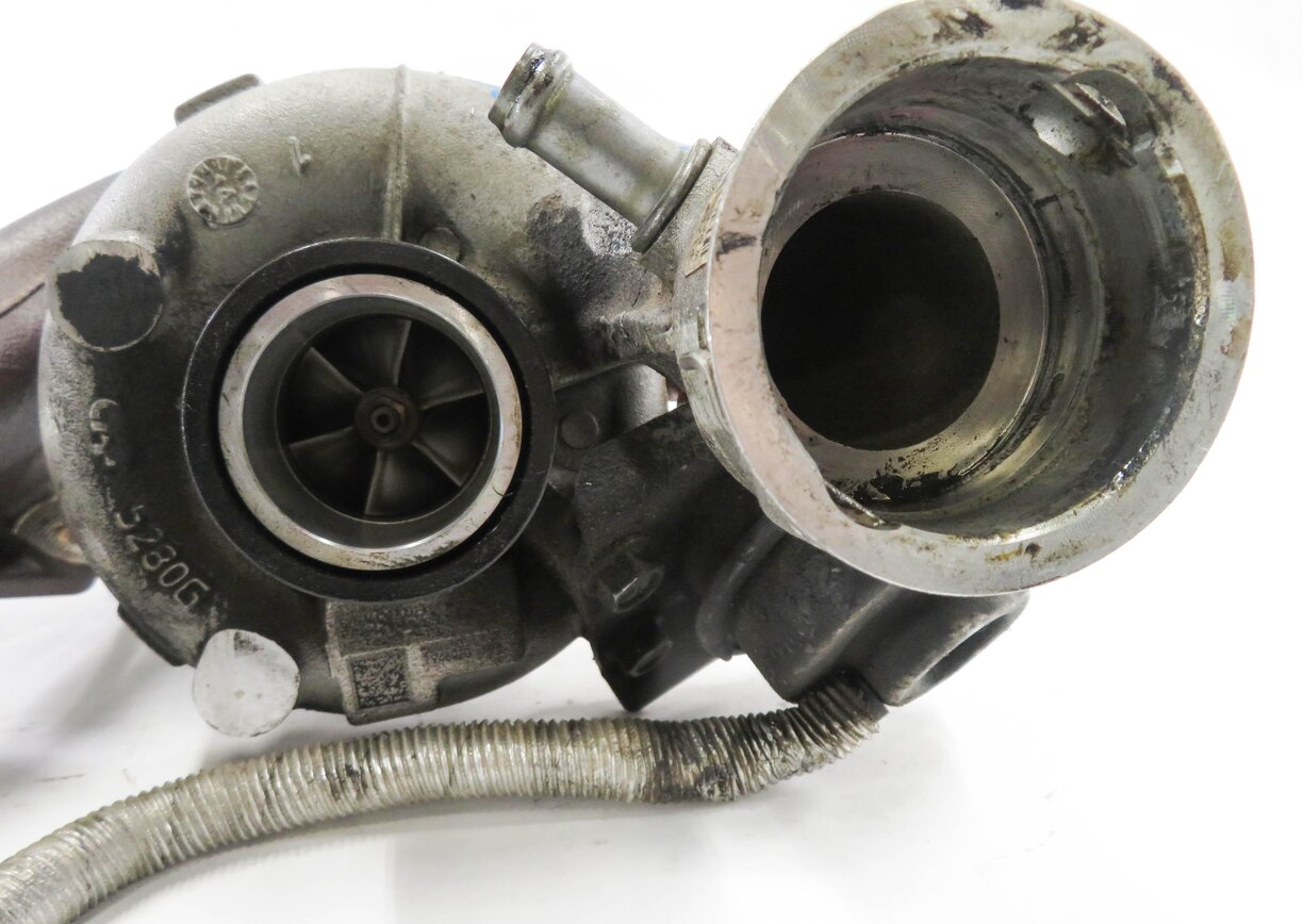 Thumbnail 6: 2015-2018 PORSCHE CAYENNE (958) 3.6L TURBO ENGINE - LEFT TURBOCHARGER ASSEMBLY