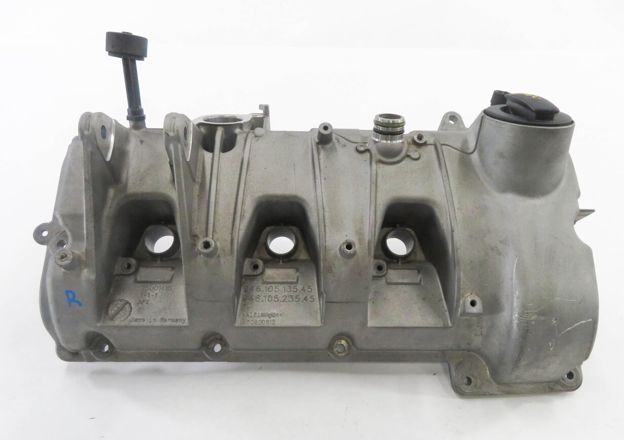 Thumbnail 2: 2015-2018 PORSCHE CAYENNE MACAN (958 95B) 3.0L / 3.6L ENGINE - RIGHT VALVE COVER