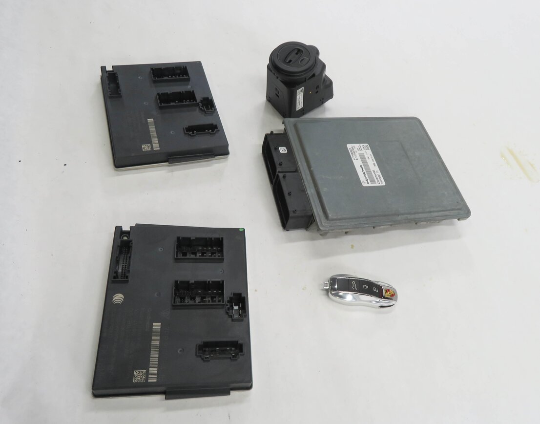 Thumbnail 3: 2016 PORSCHE CAYENNE (958) 3.6L MCX.ZA TURBO ENGINE IMMOBILIZER MODULE KEY SET