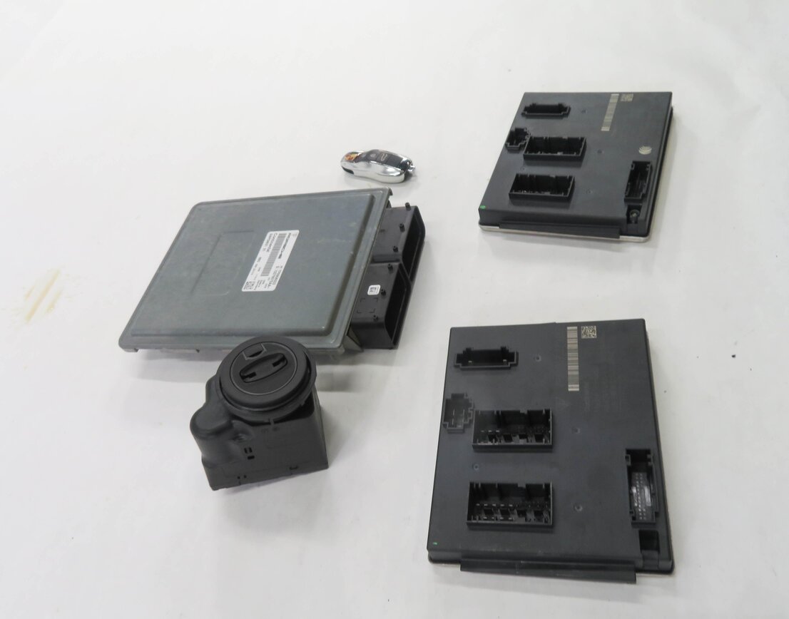 Thumbnail 4: 2016 PORSCHE CAYENNE (958) 3.6L MCX.ZA TURBO ENGINE IMMOBILIZER MODULE KEY SET