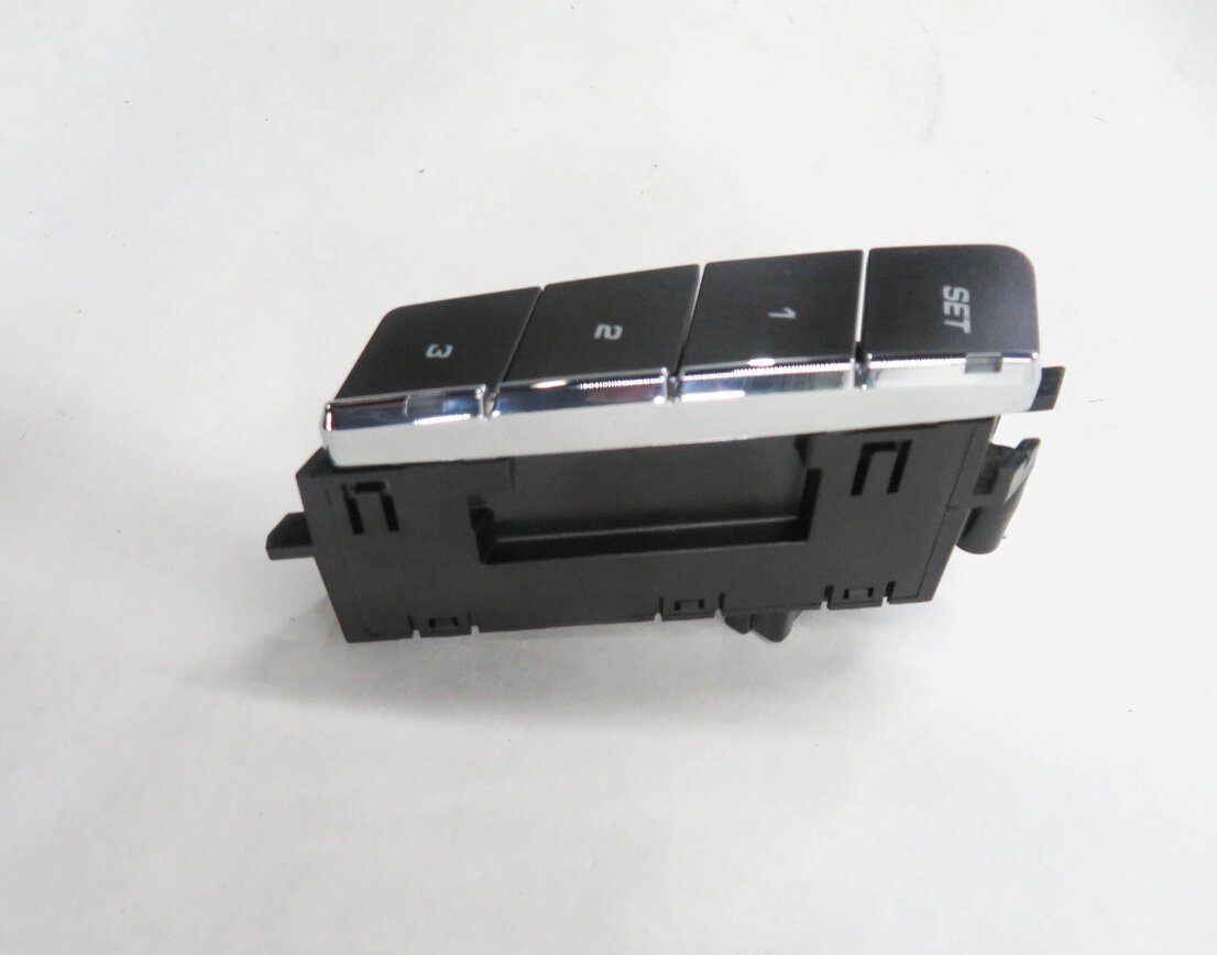 Thumbnail 4: 2016 PORSCHE CAYENNE GTS (958) RIGHT FRONT PASSENGER MEMORY SEAT POSITION SWITCH