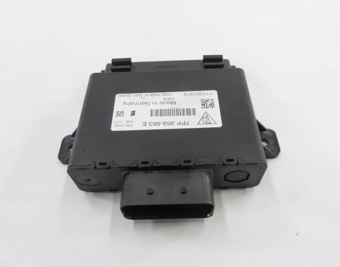 Thumbnail 2: 2016 PORSCHE CAYENNE GTS (958) VOLTAGE CONVERTER CONTROL MODULE