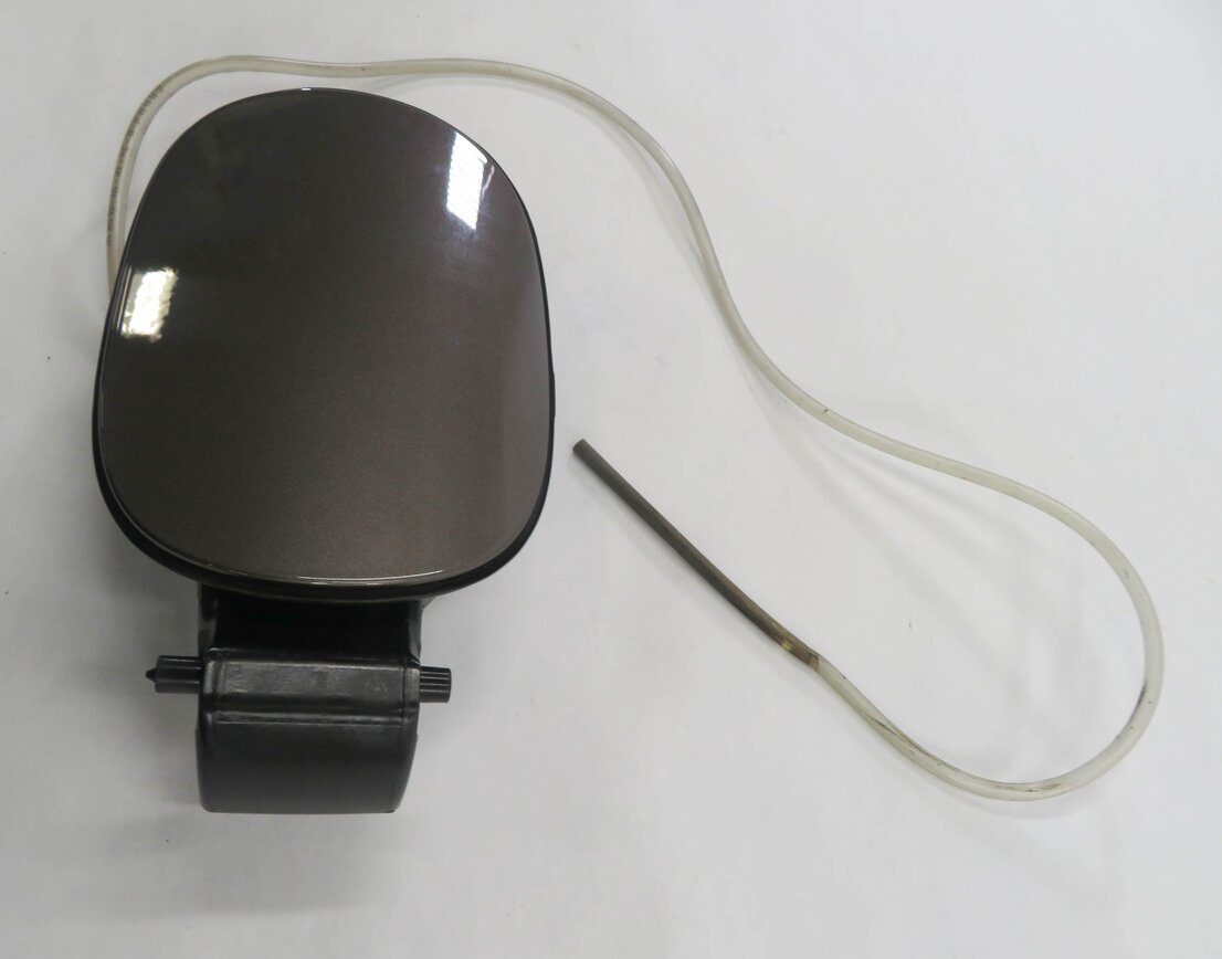 Thumbnail 2: 2011-2018 PORSCHE CAYENNE (958) FUEL TANK DOOR w/ HOUSING (UMBER METALLIC M8U)