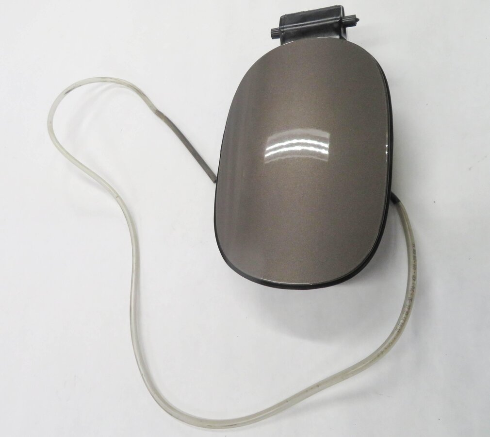 Thumbnail 3: 2011-2018 PORSCHE CAYENNE (958) FUEL TANK DOOR w/ HOUSING (UMBER METALLIC M8U)