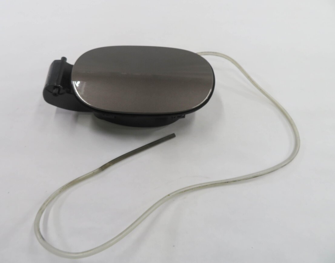Thumbnail 4: 2011-2018 PORSCHE CAYENNE (958) FUEL TANK DOOR w/ HOUSING (UMBER METALLIC M8U)