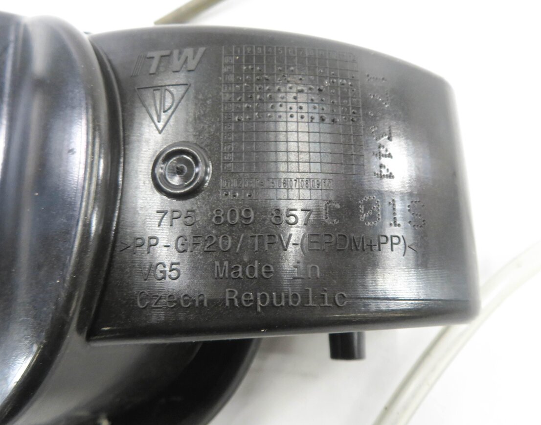 Thumbnail 7: 2011-2018 PORSCHE CAYENNE (958) FUEL TANK DOOR w/ HOUSING (UMBER METALLIC M8U)