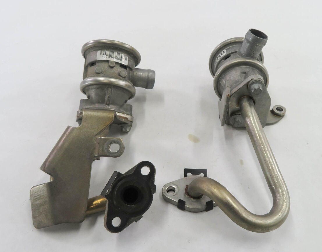 Thumbnail 2: 2016 PORSCHE CAYENNE GTS (958) 3.6L MCX.ZA TURBO - AIR INJECTION CHECK VALVE SET