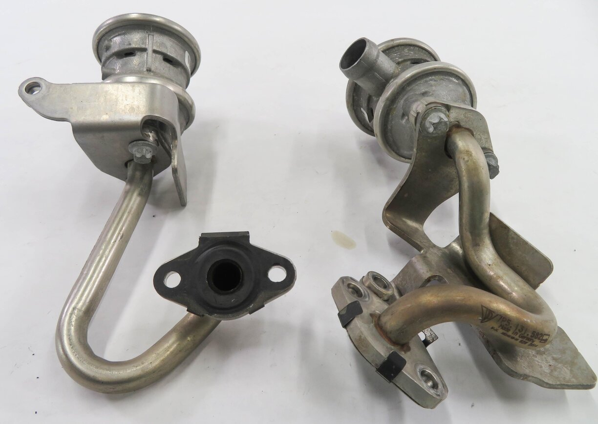 Thumbnail 5: 2016 PORSCHE CAYENNE GTS (958) 3.6L MCX.ZA TURBO - AIR INJECTION CHECK VALVE SET