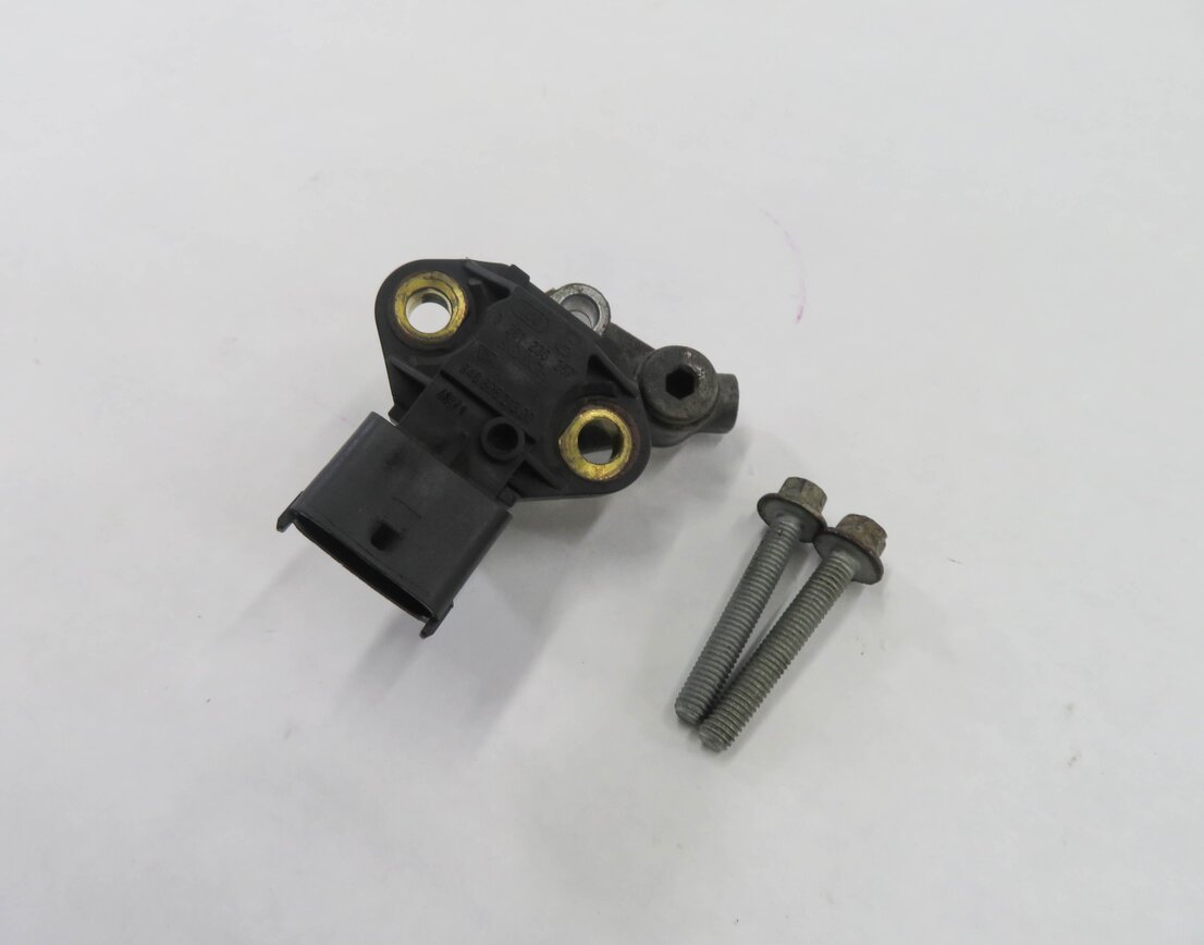 2016 PORSCHE CAYENNE GTS (958) 3.6L MCX.ZA TURBO - OIL PRESSURE SENSOR