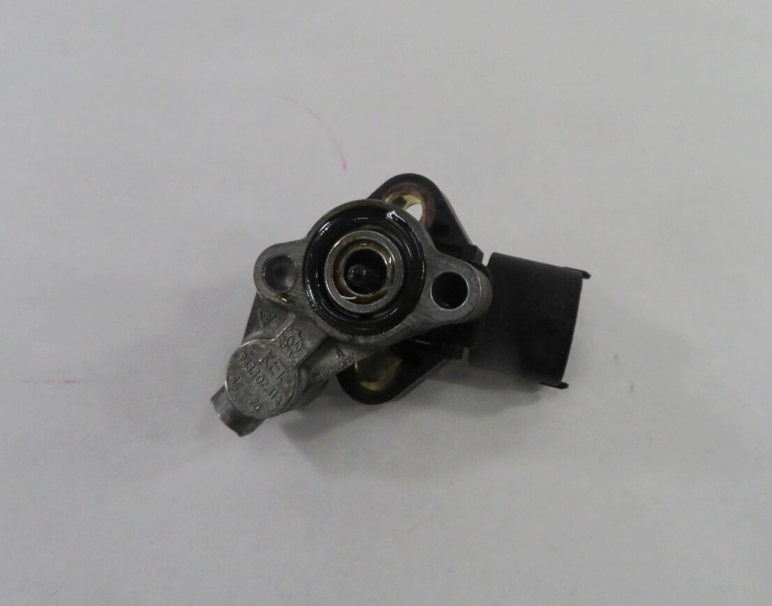 Thumbnail 7: 2016 PORSCHE CAYENNE GTS (958) 3.6L MCX.ZA TURBO - OIL PRESSURE SENSOR