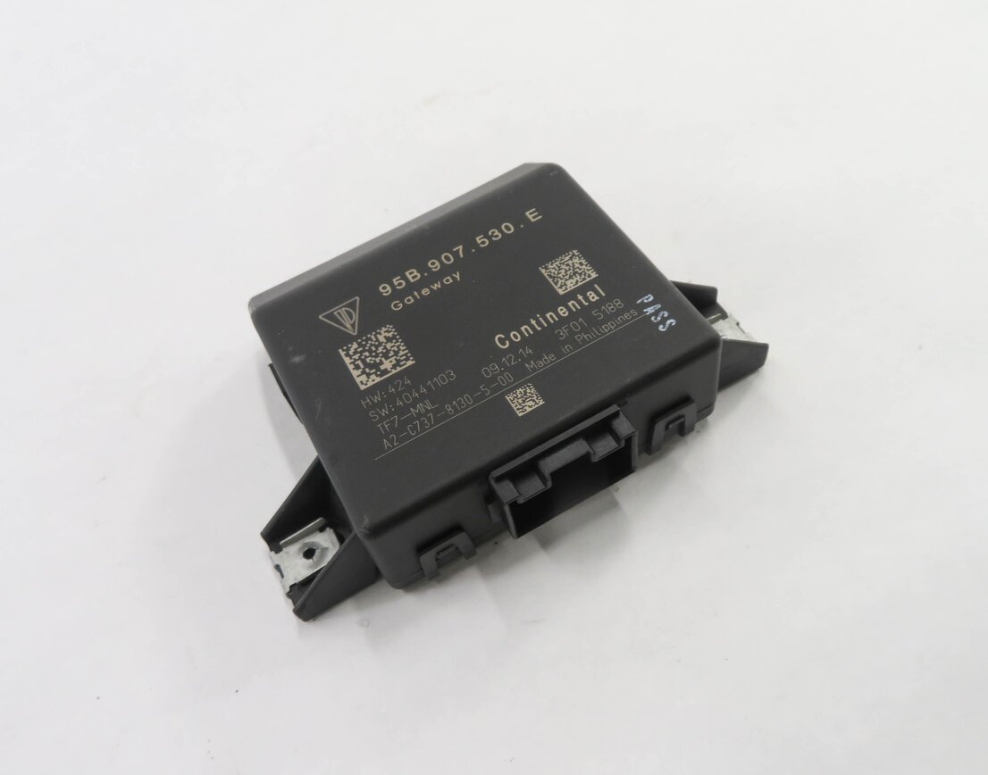 2016 PORSCHE CAYENNE GTS (958) CENTRAL GATEWAY CONTROL MODULE