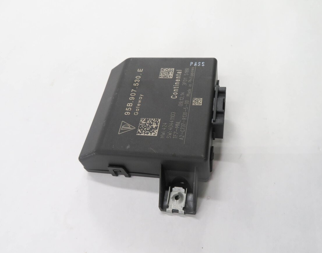 Thumbnail 4: 2016 PORSCHE CAYENNE GTS (958) CENTRAL GATEWAY CONTROL MODULE