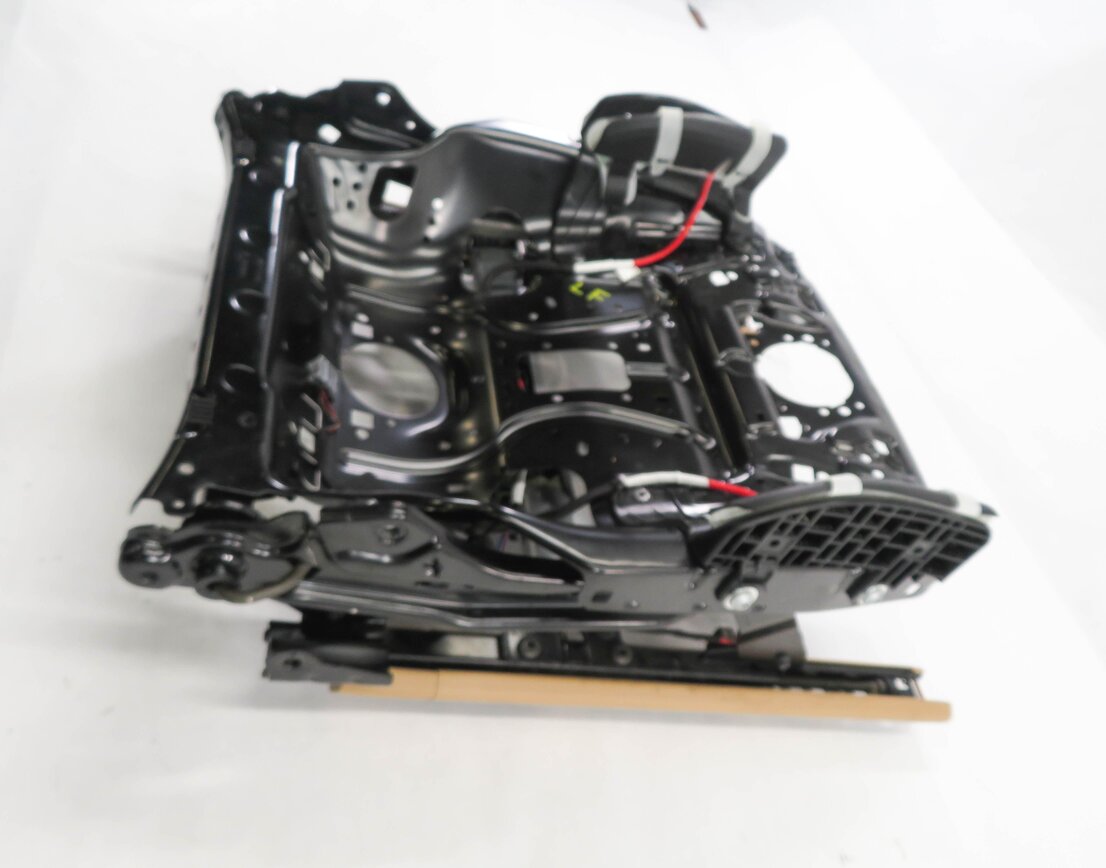 Thumbnail 2: 2015-2018 PORSCHE CAYENNE (958) LEFT FRONT DRIVER 12-WAY SEAT TRACK w/ MOTORS