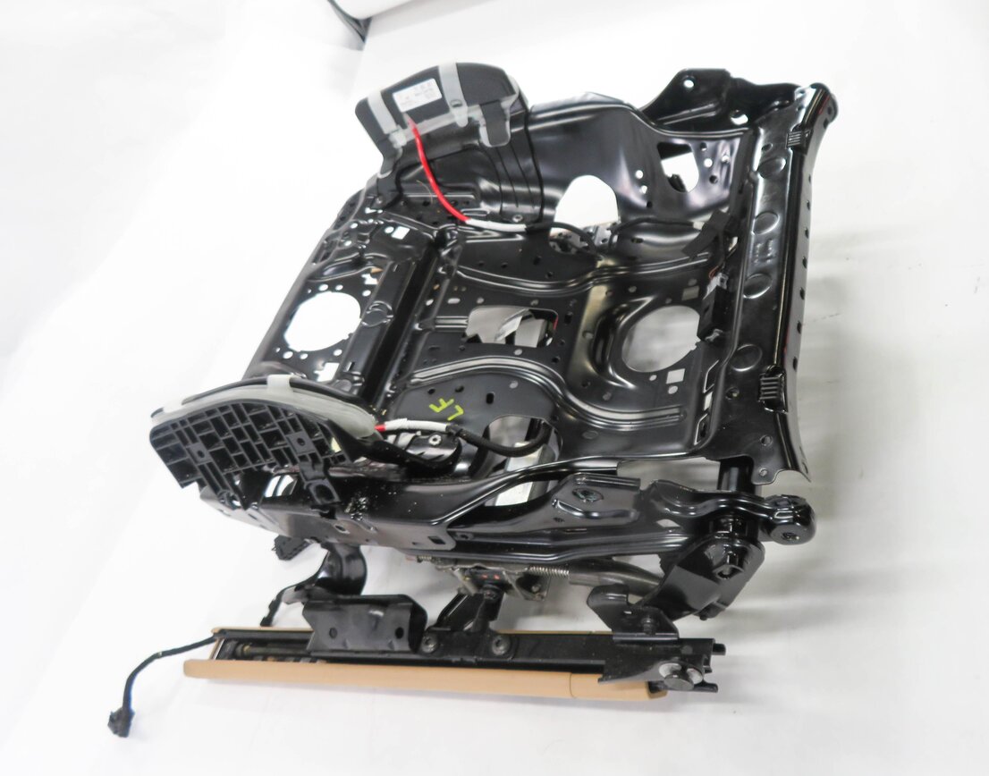 Thumbnail 3: 2015-2018 PORSCHE CAYENNE (958) LEFT FRONT DRIVER 12-WAY SEAT TRACK w/ MOTORS