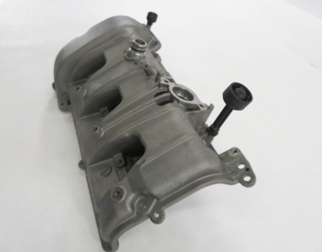 Thumbnail 3: 2015-2018 PORSCHE CAYENNE MACAN (958 95B) 3.0L / 3.6L ENGINE - LEFT VALVE COVER