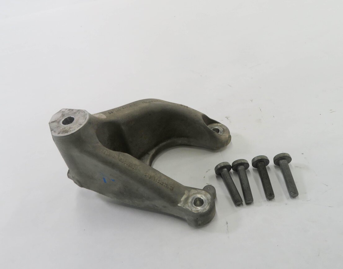 Thumbnail 2: 2016 PORSCHE CAYENNE GTS (958) 3.6L MCX.ZA TURBO - RIGHT ENGINE MOUNT BRACKET