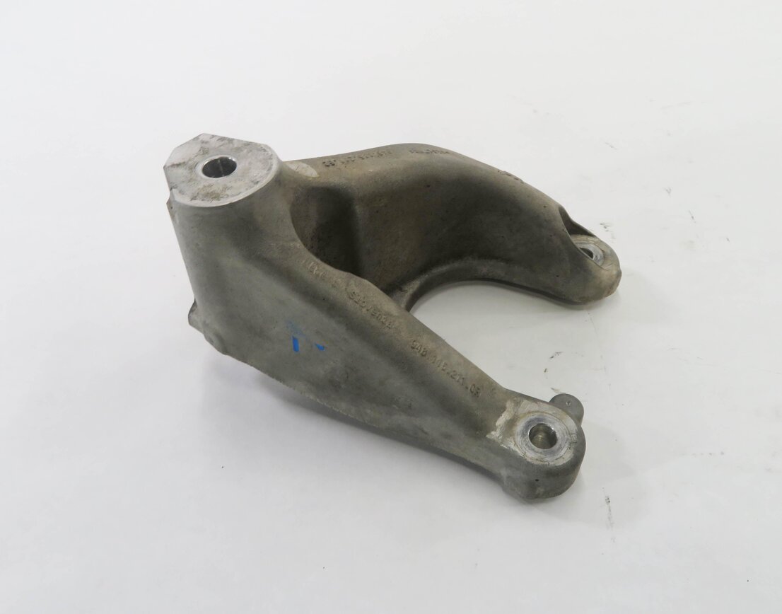Thumbnail 3: 2016 PORSCHE CAYENNE GTS (958) 3.6L MCX.ZA TURBO - RIGHT ENGINE MOUNT BRACKET