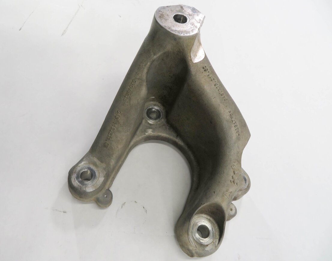 Thumbnail 4: 2016 PORSCHE CAYENNE GTS (958) 3.6L MCX.ZA TURBO - RIGHT ENGINE MOUNT BRACKET