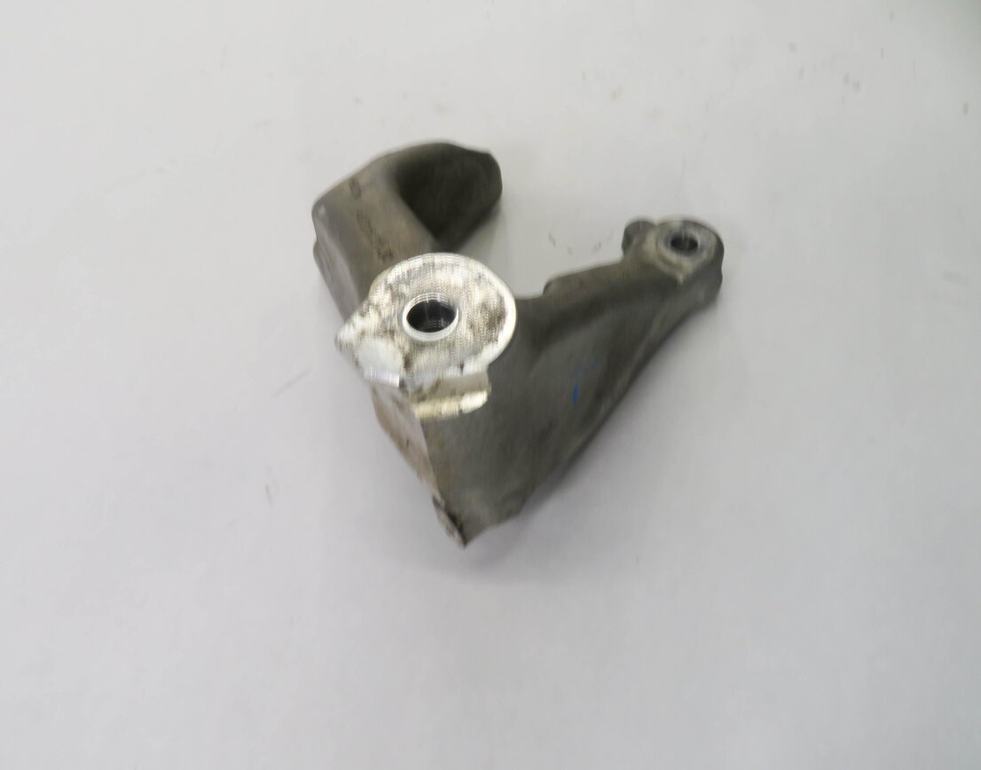 Thumbnail 5: 2016 PORSCHE CAYENNE GTS (958) 3.6L MCX.ZA TURBO - RIGHT ENGINE MOUNT BRACKET