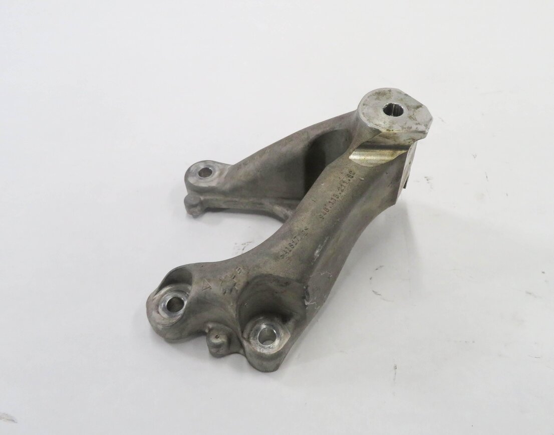 Thumbnail 6: 2016 PORSCHE CAYENNE GTS (958) 3.6L MCX.ZA TURBO - RIGHT ENGINE MOUNT BRACKET