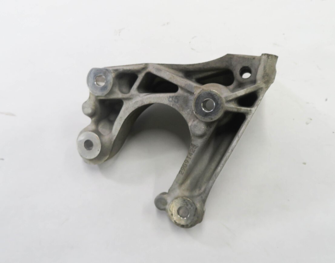 Thumbnail 7: 2016 PORSCHE CAYENNE GTS (958) 3.6L MCX.ZA TURBO - RIGHT ENGINE MOUNT BRACKET