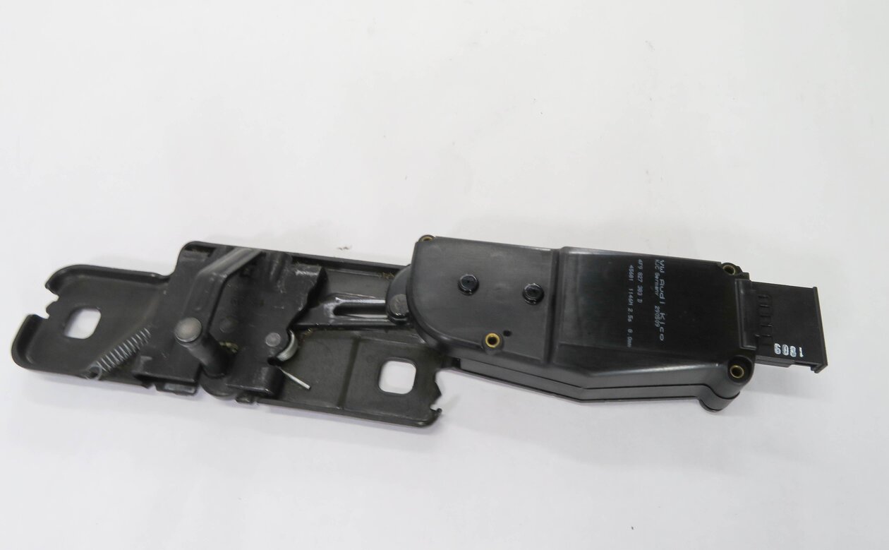 Thumbnail 2: 2010 AUDI Q5 (B8 8R) REAR TRUNK LOCK LATCH ACTUATOR STRIKER PLATE