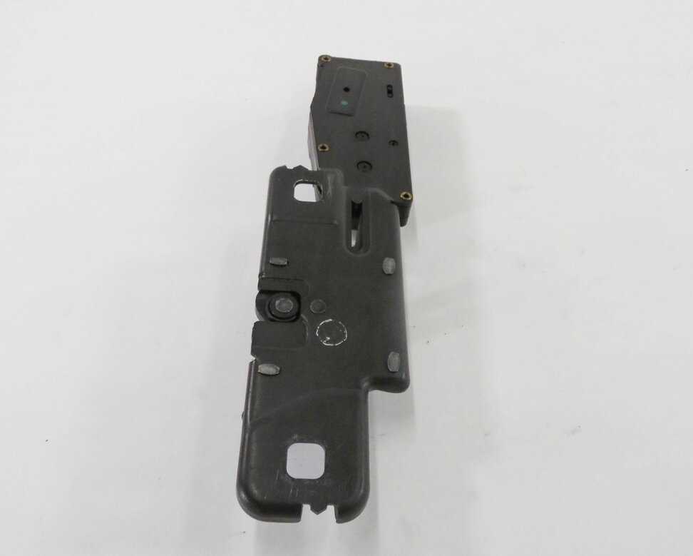 Thumbnail 3: 2010 AUDI Q5 (B8 8R) REAR TRUNK LOCK LATCH ACTUATOR STRIKER PLATE