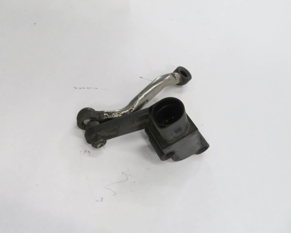 Thumbnail 2: 2010 AUDI Q5 (B8 8R) RIGHT PASSENGER REAR SUSPENSION HEIGHT LEVEL SENSOR