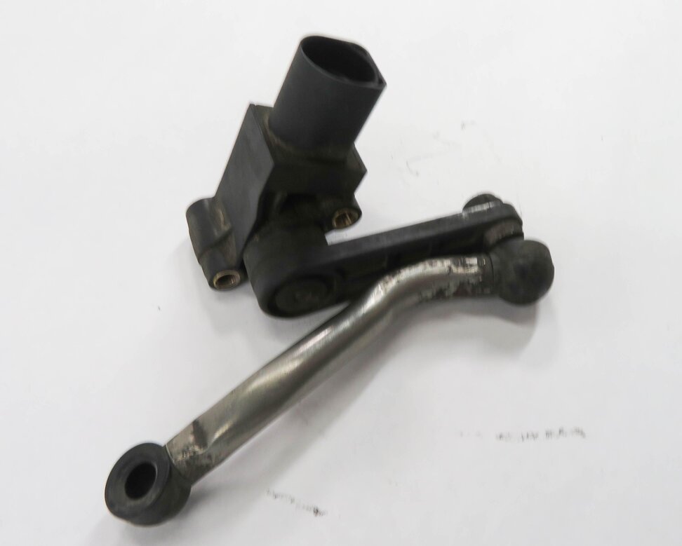 Thumbnail 3: 2010 AUDI Q5 (B8 8R) RIGHT PASSENGER REAR SUSPENSION HEIGHT LEVEL SENSOR
