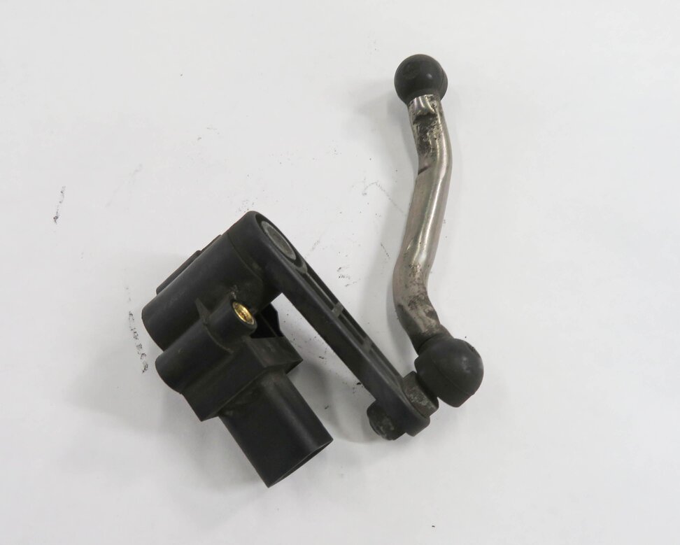 Thumbnail 4: 2010 AUDI Q5 (B8 8R) RIGHT PASSENGER REAR SUSPENSION HEIGHT LEVEL SENSOR