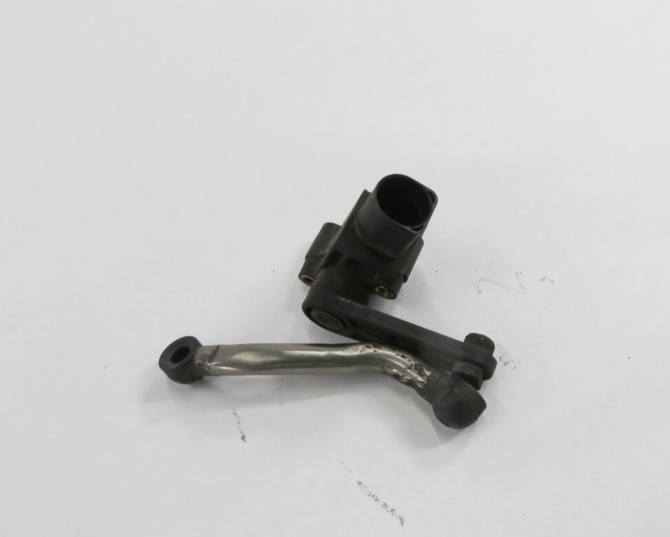 Thumbnail 5: 2010 AUDI Q5 (B8 8R) RIGHT PASSENGER REAR SUSPENSION HEIGHT LEVEL SENSOR