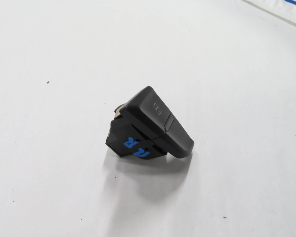 Thumbnail 3: 2010 AUDI Q5 (B8 8R) RIGHT REAR DOOR LOCK SWITCH BUTTON