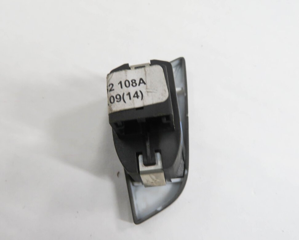 Thumbnail 4: 2010 AUDI Q5 (B8 8R) RIGHT REAR DOOR LOCK SWITCH BUTTON
