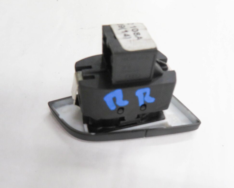 Thumbnail 5: 2010 AUDI Q5 (B8 8R) RIGHT REAR DOOR LOCK SWITCH BUTTON
