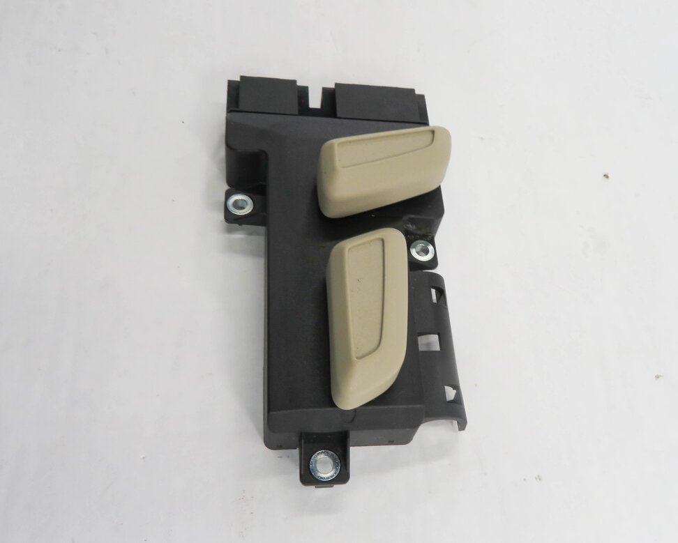 Thumbnail 9: 2010 AUDI Q5 (B8 8R) RIGHT FRONT PASSENGER SEAT ADJUSTMENT SWITCH