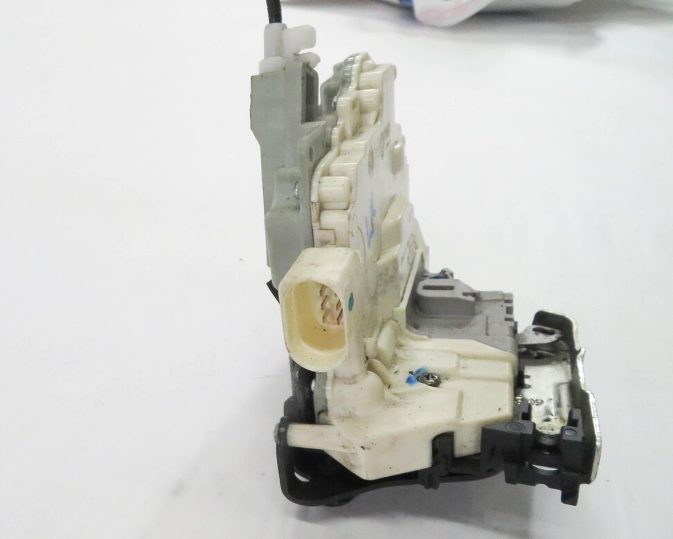 Thumbnail 3: 2010-2020 VW / PORSCHE - A3 A4 A8 S3 S4 Q5 MACAN PANAMERA - LEFT REAR DOOR LATCH