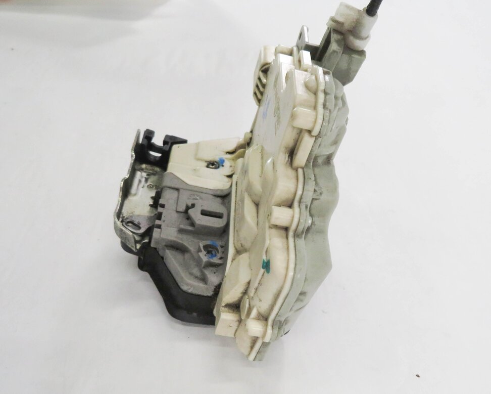 Thumbnail 5: 2010-2020 VW / PORSCHE - A3 A4 A8 S3 S4 Q5 MACAN PANAMERA - LEFT REAR DOOR LATCH