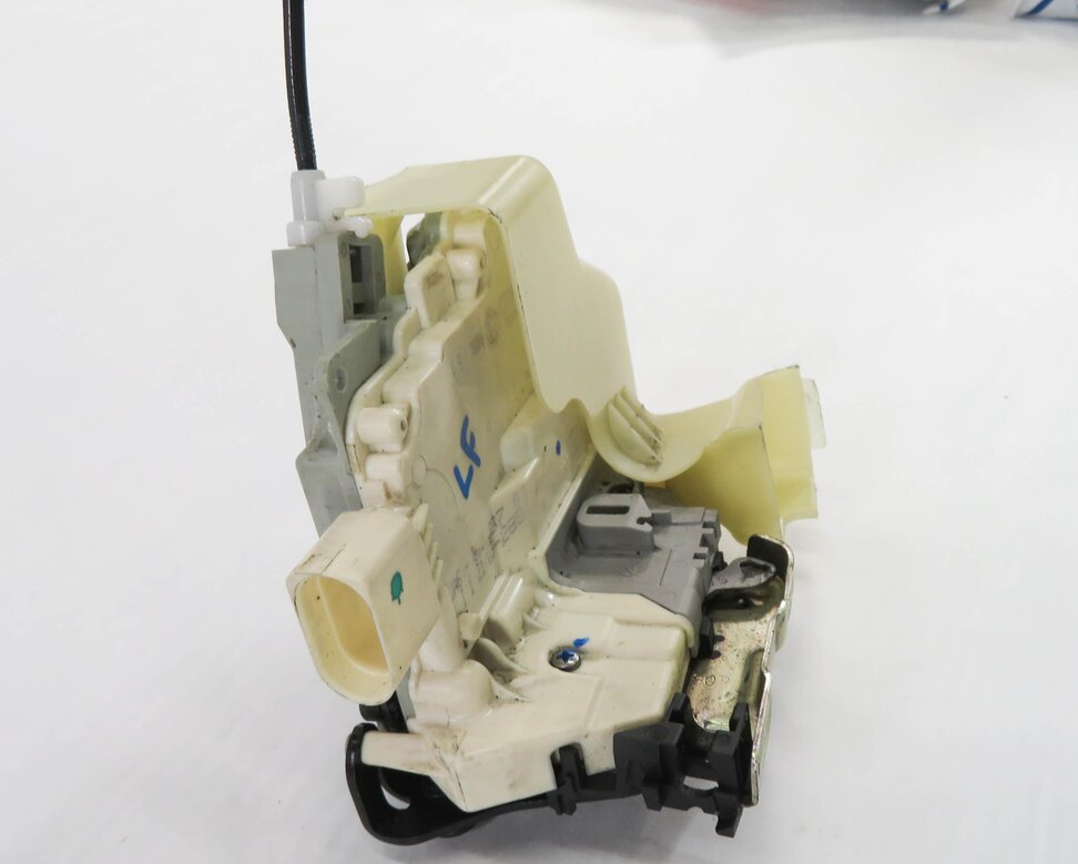 Thumbnail 3: 2010-2017 AUDI A4 A5 A6 A7 A8 Q3 Q5 Q7 S5 S6 S7 S8 TT - LEFT FRONT DOOR LATCH