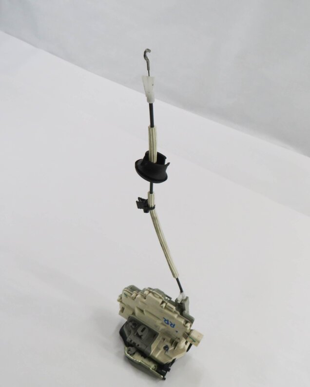 10-20 VW / PORSCHE - A3 A4 A8 S3 S4 Q5 MACAN PANAMERA - RIGHT REAR DOOR LATCH