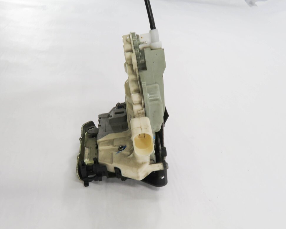 Thumbnail 3: 10-20 VW / PORSCHE - A3 A4 A8 S3 S4 Q5 MACAN PANAMERA - RIGHT REAR DOOR LATCH